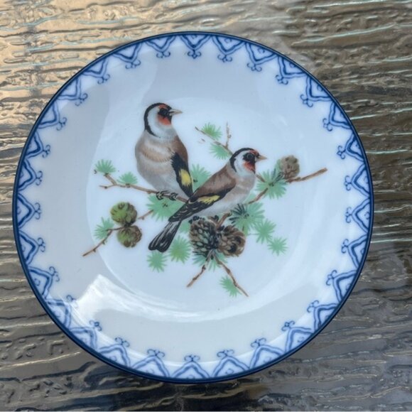 Vintage Trinket / Tea / Butter Pats / Wall Decor Small Plates Birds Set of 4 - Picture 3 of 8